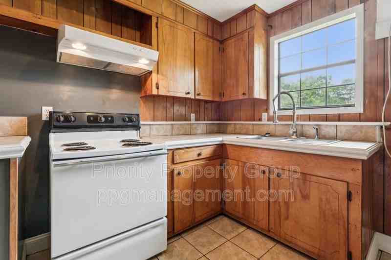 218 Lovelace Rd - Photo 3 of 25