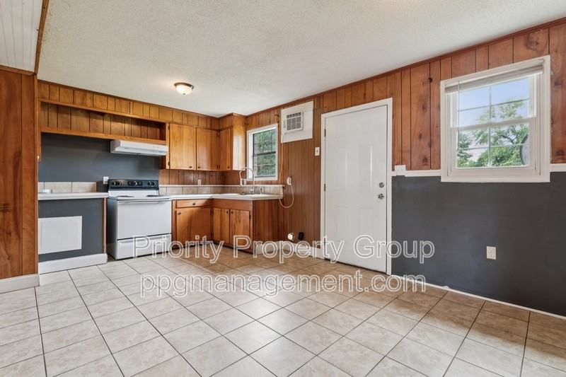 218 Lovelace Rd - Photo 4 of 25