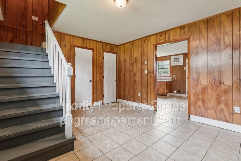 218 Lovelace Rd - Photo 7 of 25
