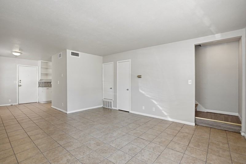 3209 Rogers Ave - Photo 7 of 19