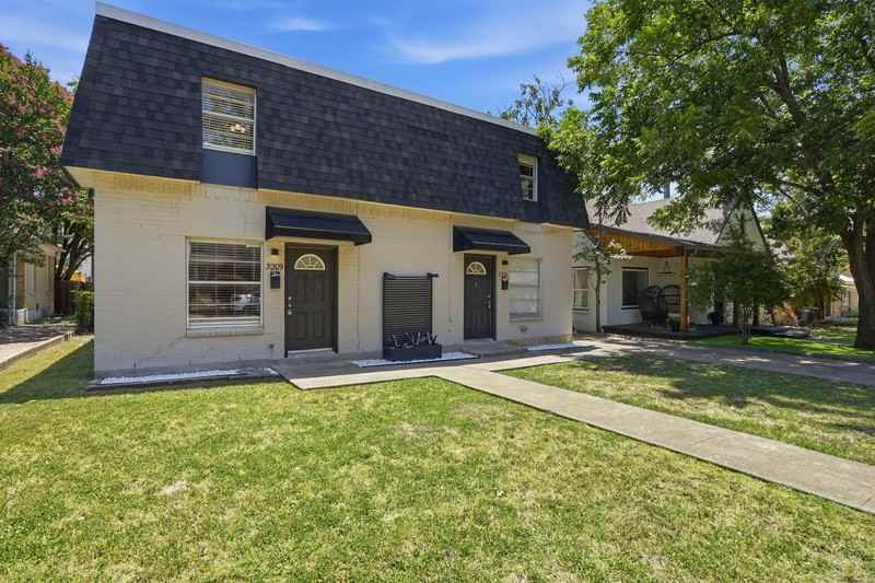 3211 Rogers Ave - Photo 2 of 18