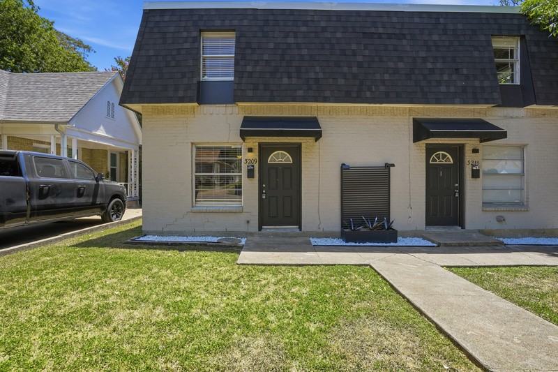 3211 Rogers Ave - Photo 4 of 18