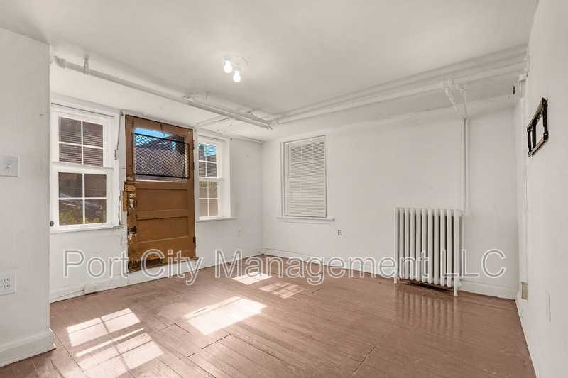 931 Saint Paul St - Photo 5 of 16