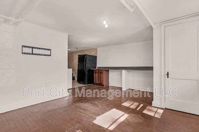 931 Saint Paul St - Photo 7 of 16