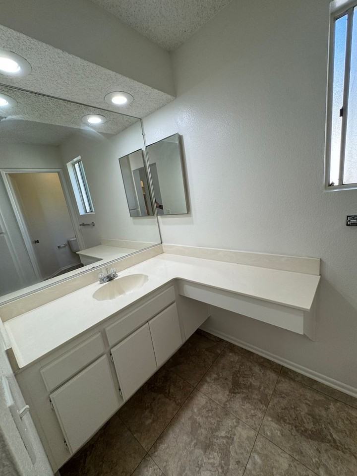 25675 Lawton Ave - Photo 2 of 21