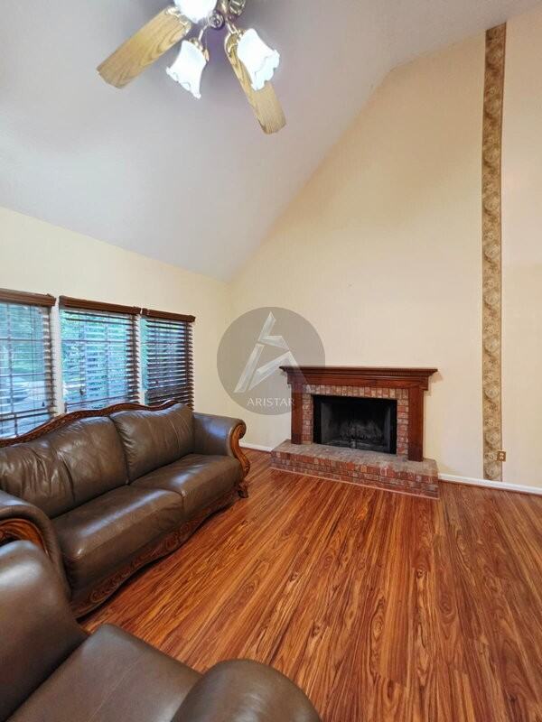 3718 Memorial Pkwy Nw - Photo 6 of 28
