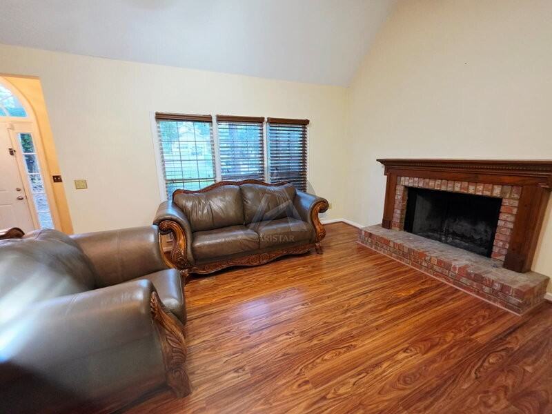 3718 Memorial Pkwy Nw - Photo 7 of 28
