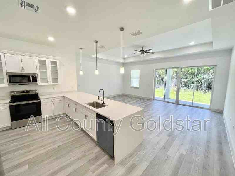 265 Mercer St - Photo 2 of 16