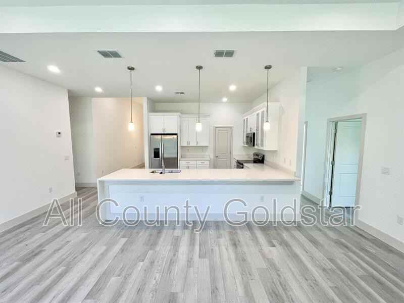 19152 Addison Ave - Photo 4 of 18