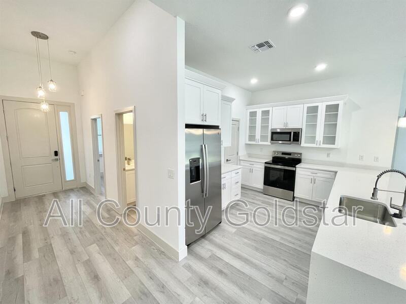 558 Rutland Cir - Photo 4 of 18