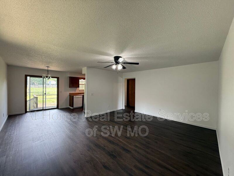 931 W Edgewood St - Photo 2 of 13