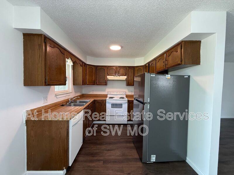 931 W Edgewood St - Photo 4 of 13
