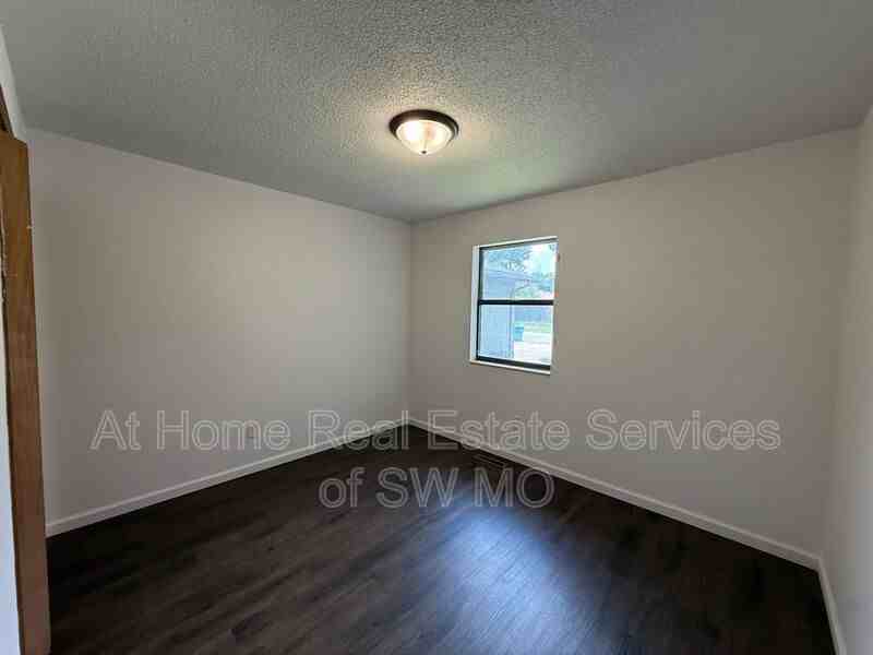 931 W Edgewood St - Photo 6 of 13