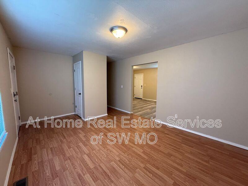 1426 W State St - Photo 4 of 13