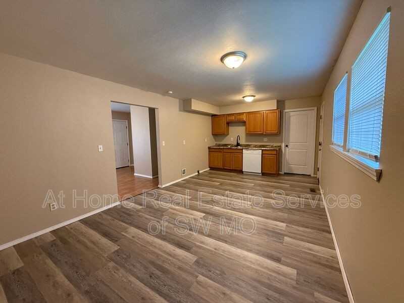 1426 W State St - Photo 5 of 13