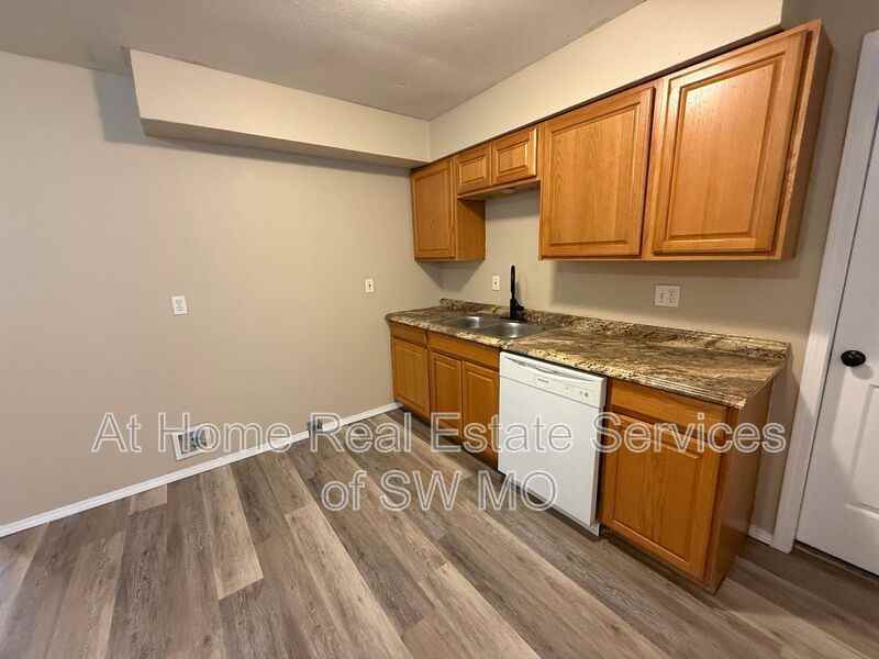 1426 W State St - Photo 6 of 13