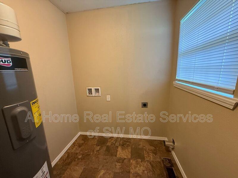 1426 W State St - Photo 7 of 13