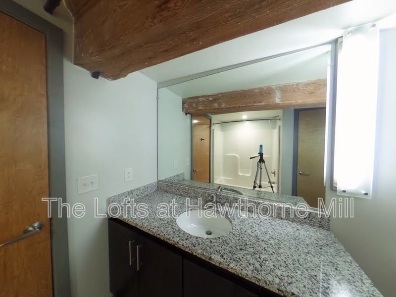 1101 Hawthorne Ln #214 - Photo 7 of 11
