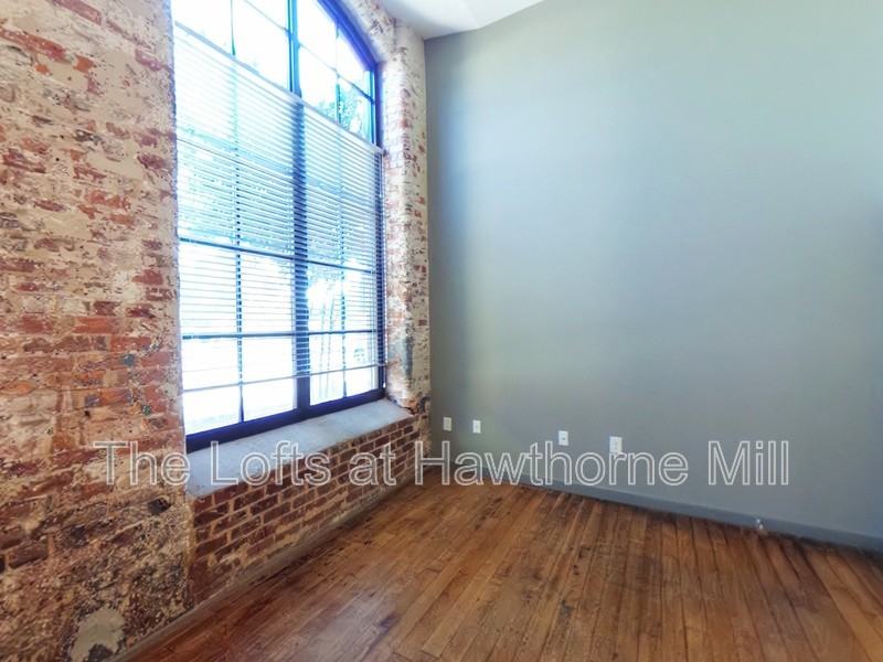 1101 Hawthorne Ln #130 - Photo 2 of 7