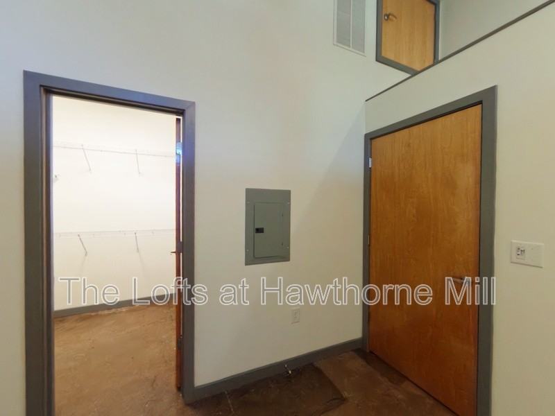 1101 Hawthorne Ln #130 - Photo 4 of 7