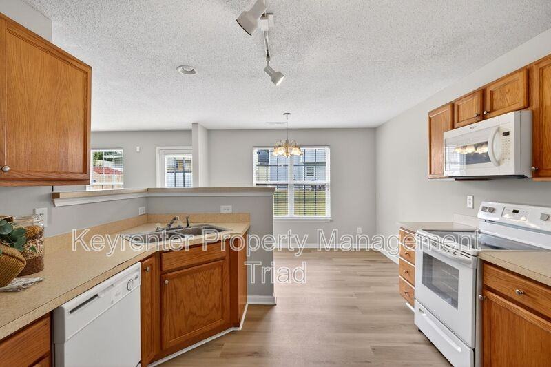 2703 Stafford St - Photo 3 of 50