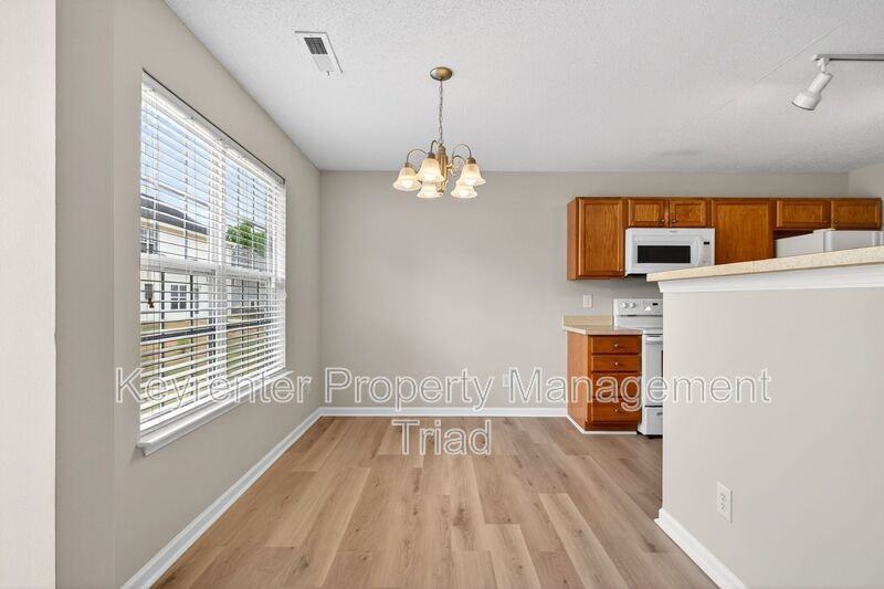 2703 Stafford St - Photo 4 of 50