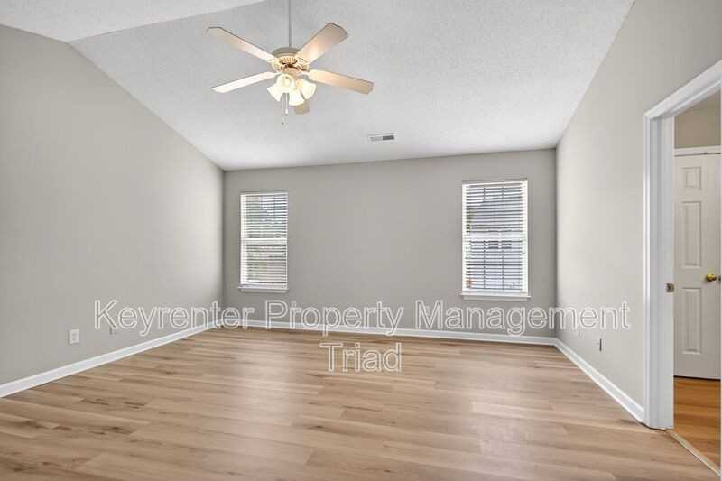 2703 Stafford St - Photo 5 of 50