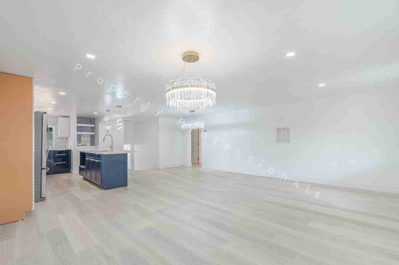 221 W 5th St - Photo 3 of 21