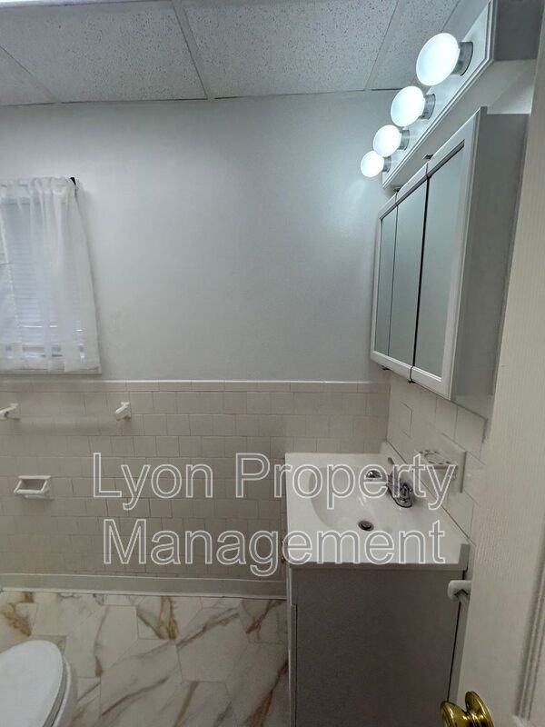 234 East St #1R - Photo 4 of 7