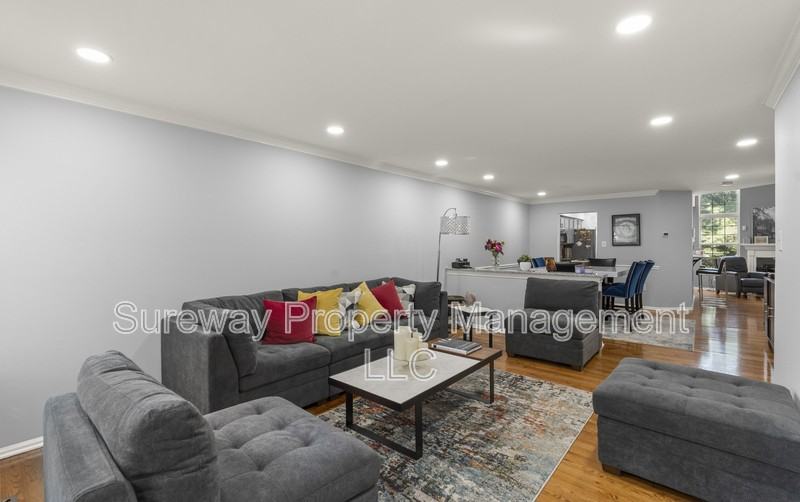 2028 Greenes Way Cir - Photo 4 of 26