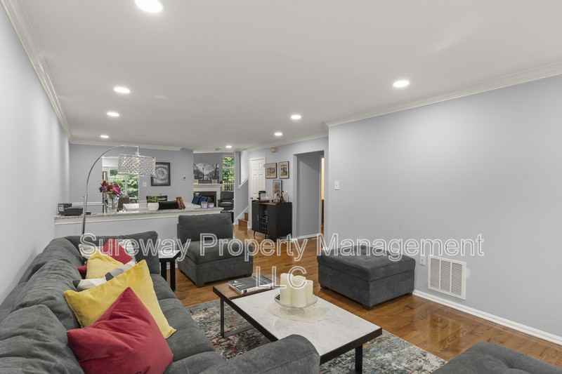 2028 Greenes Way Cir - Photo 5 of 26
