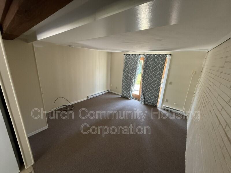 169 Conanicus Ave #3 - Photo 4 of 10