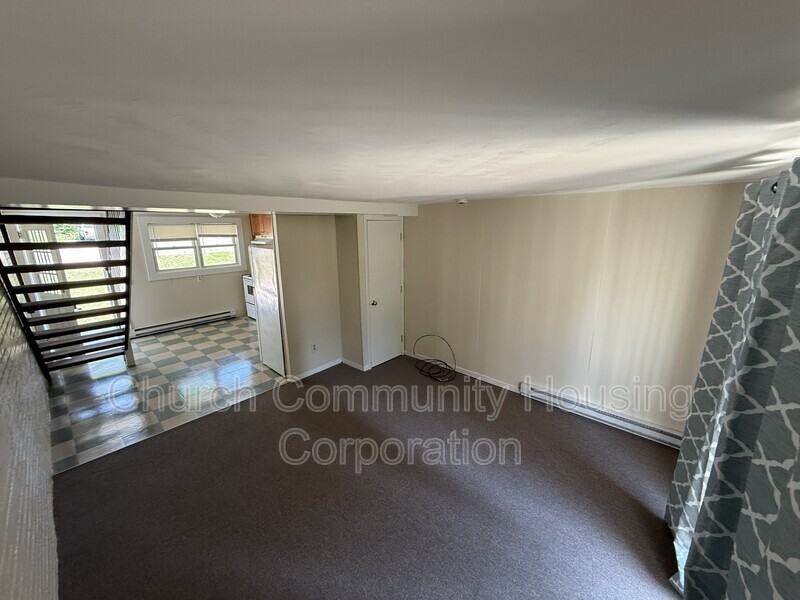 169 Conanicus Ave #3 - Photo 5 of 10