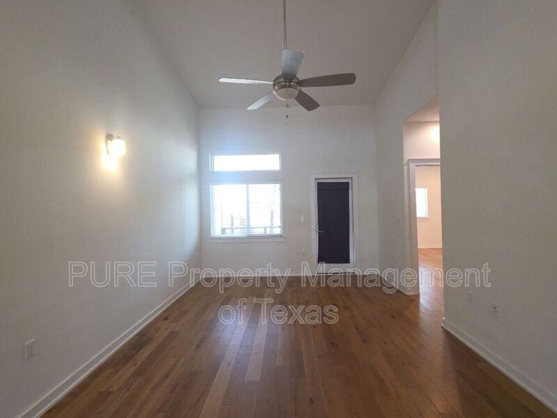 6800 Menchaca Rd #4 - Photo 6 of 24