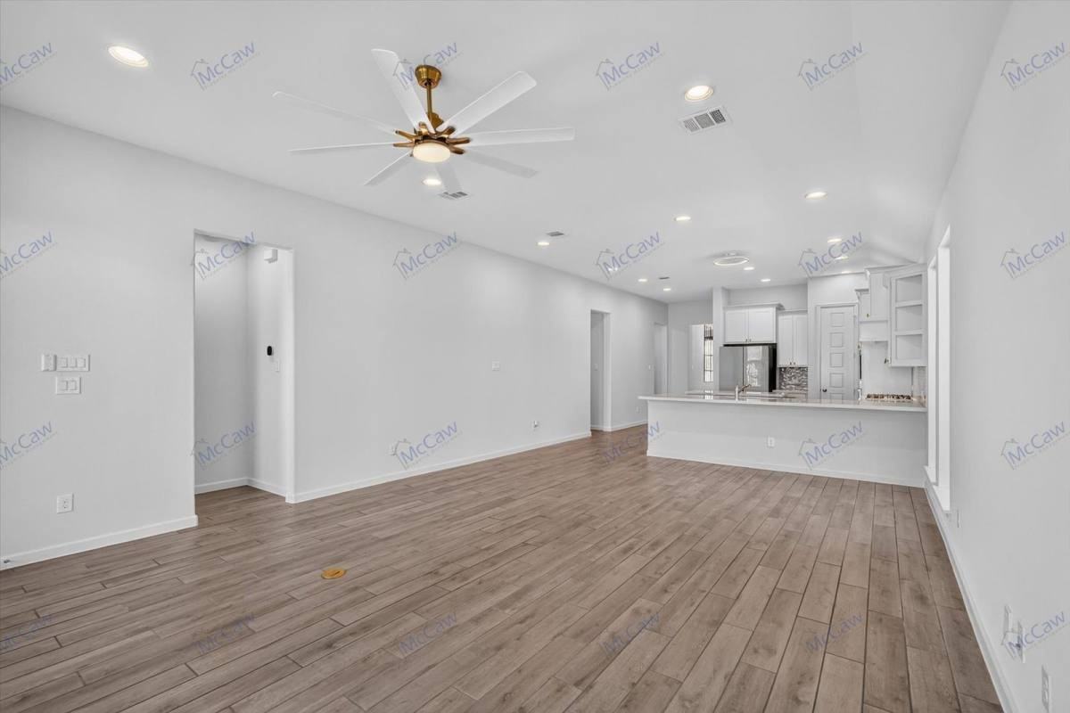 1439 Kingswell Ln - Photo 3 of 10