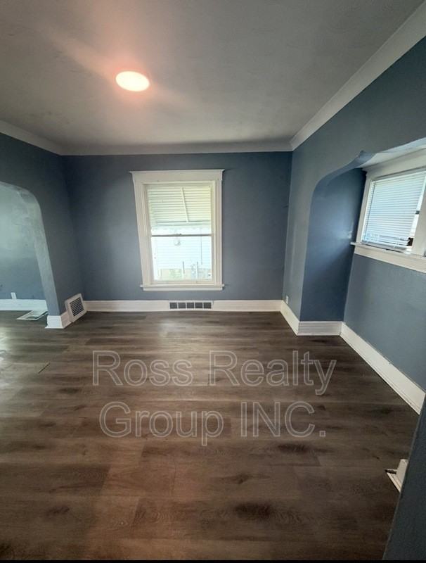 824 Mason St - Photo 2 of 7