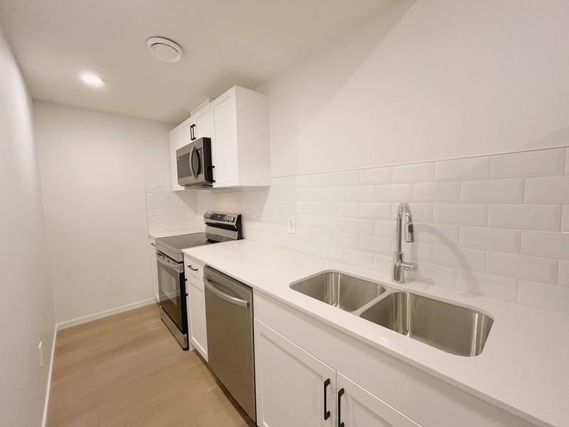 3403 169 St Sw - Photo 3 of 10