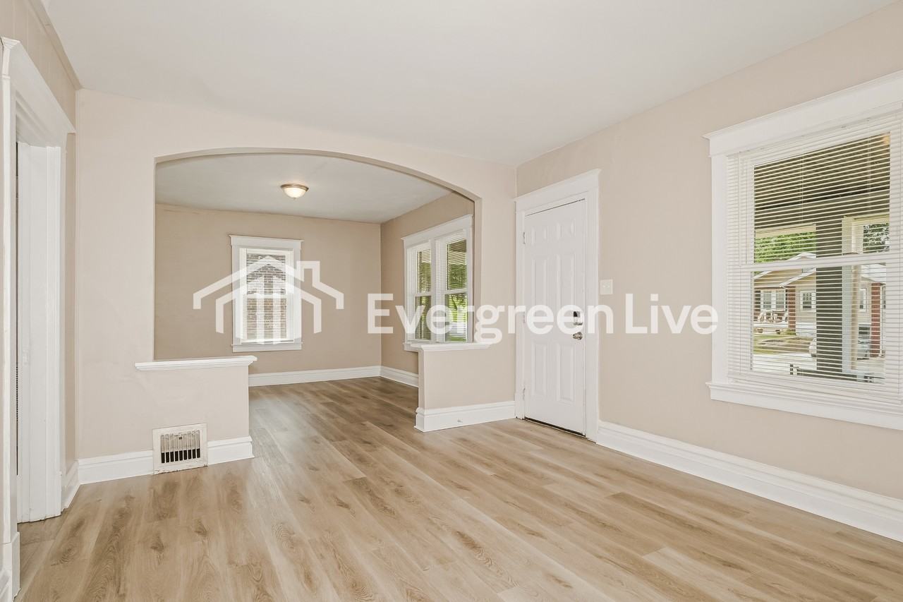 2440 Gothland Ave - Photo 4 of 15