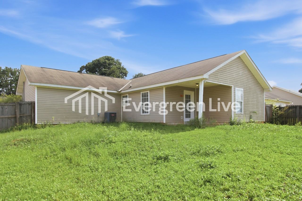 15988 Stone Ridge Cir - Photo 2 of 15