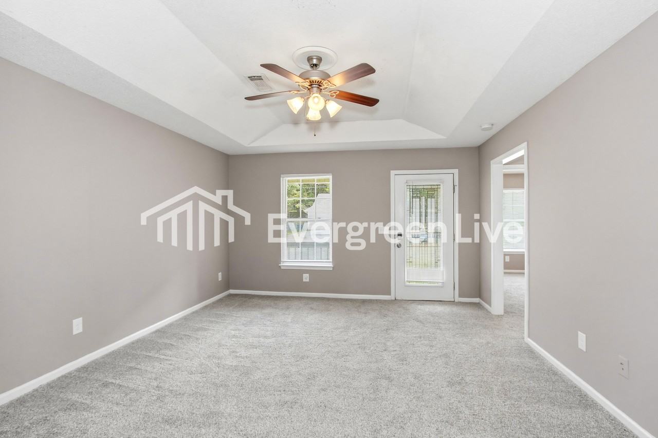 15988 Stone Ridge Cir - Photo 3 of 15