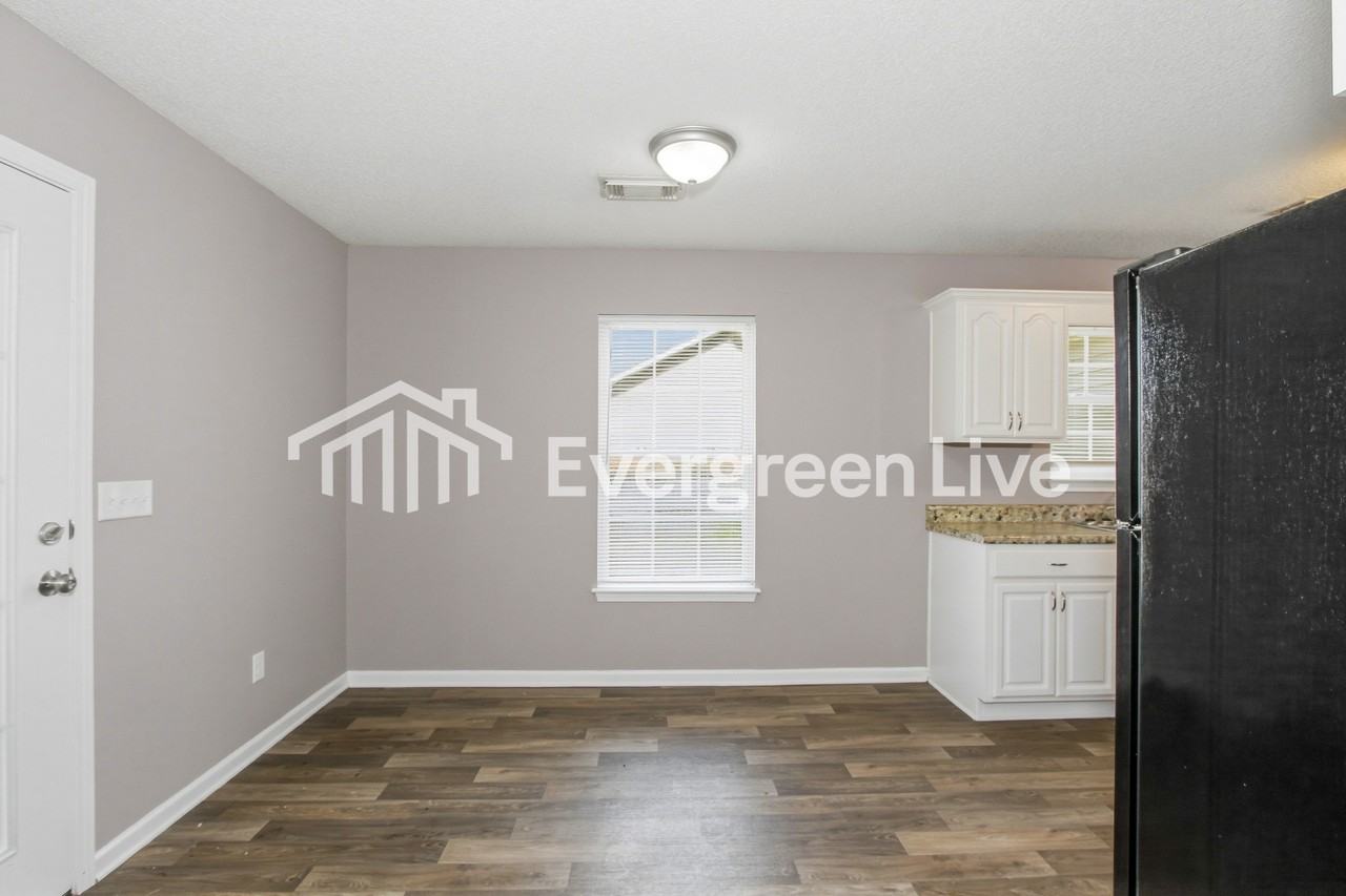 15988 Stone Ridge Cir - Photo 4 of 15