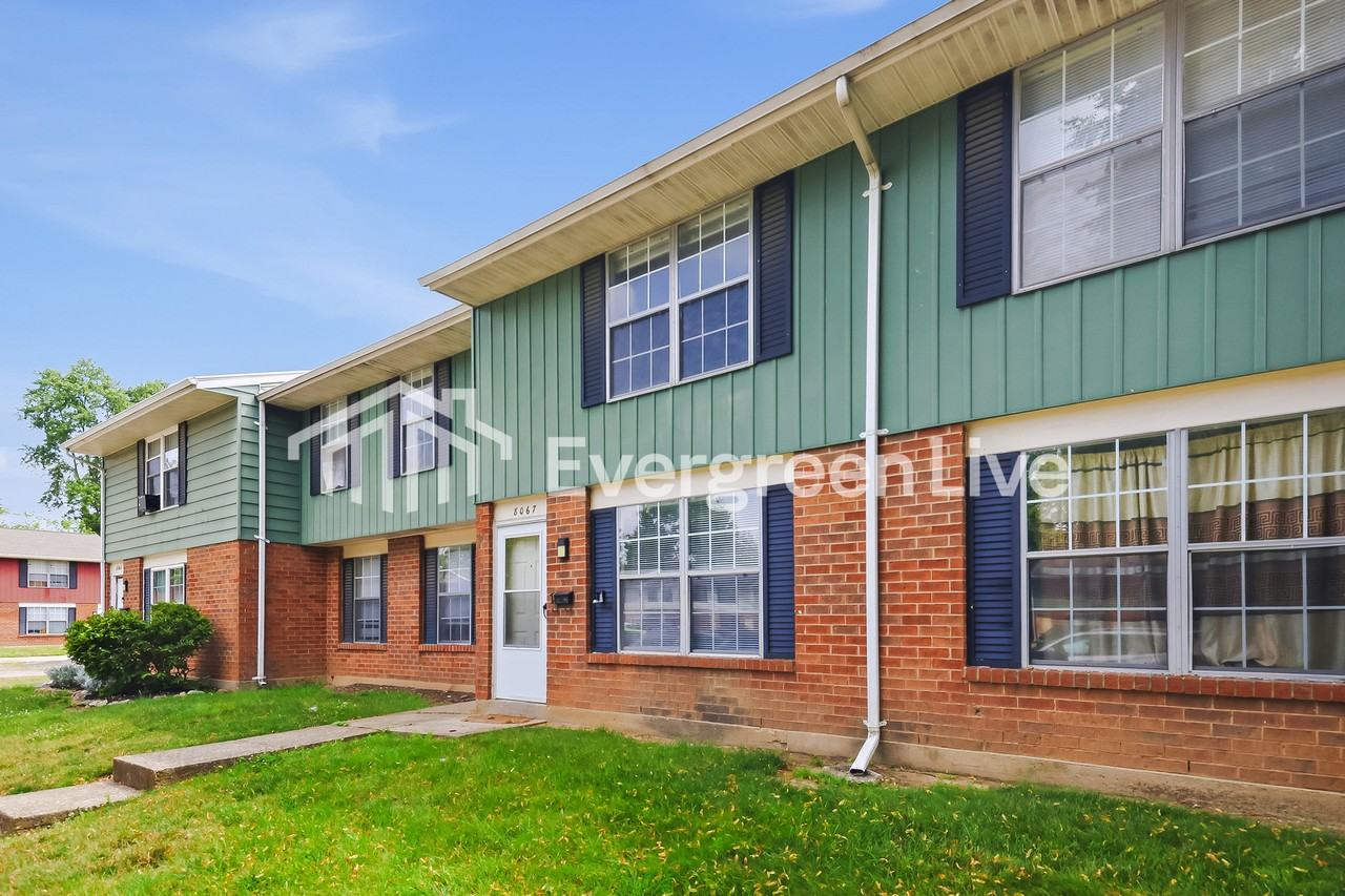 8067 Mount Aetna St - Photo 2 of 15