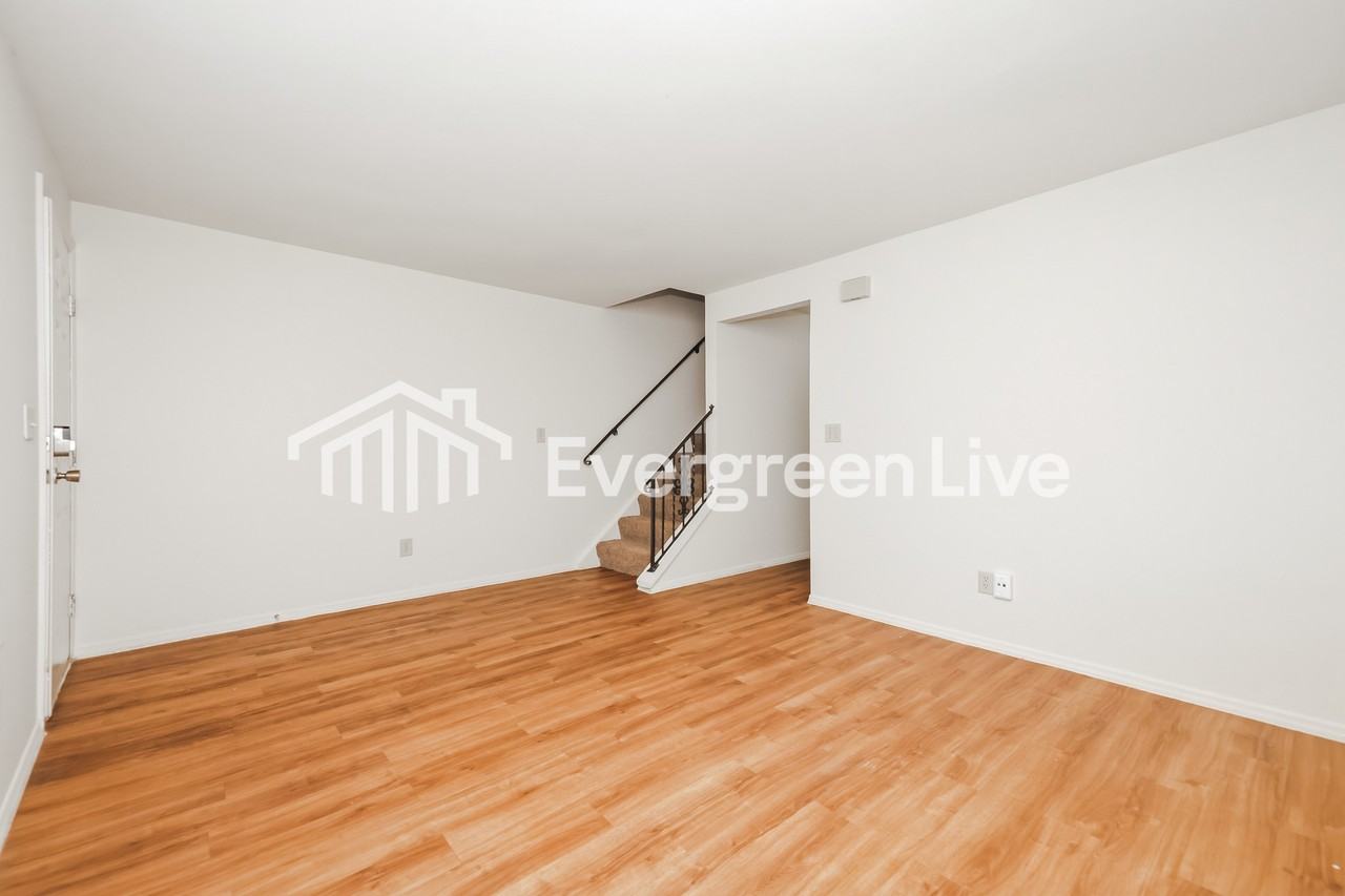 8067 Mount Aetna St - Photo 4 of 15