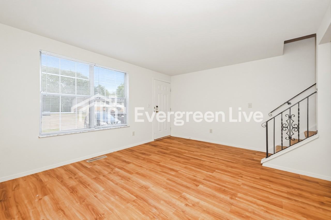 8067 Mount Aetna St - Photo 5 of 15