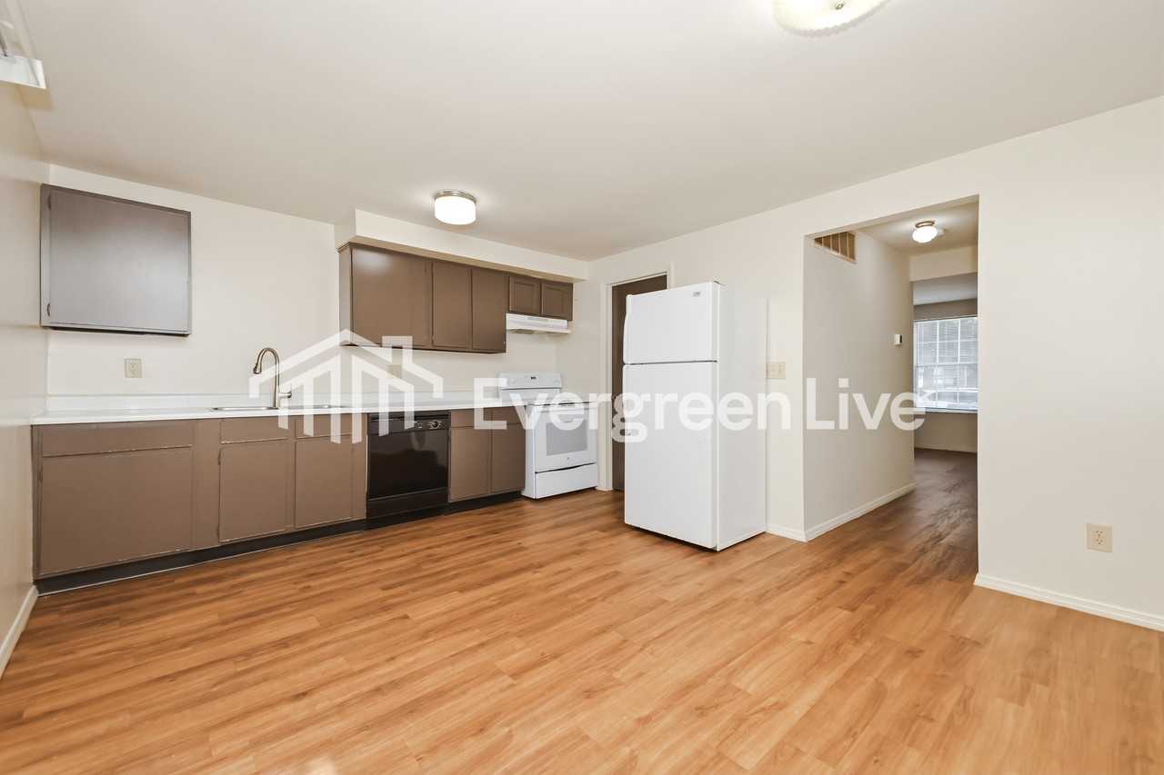 8067 Mount Aetna St - Photo 7 of 15