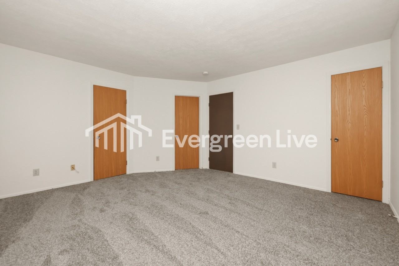 6540 Rolling Glen Dr - Photo 6 of 15