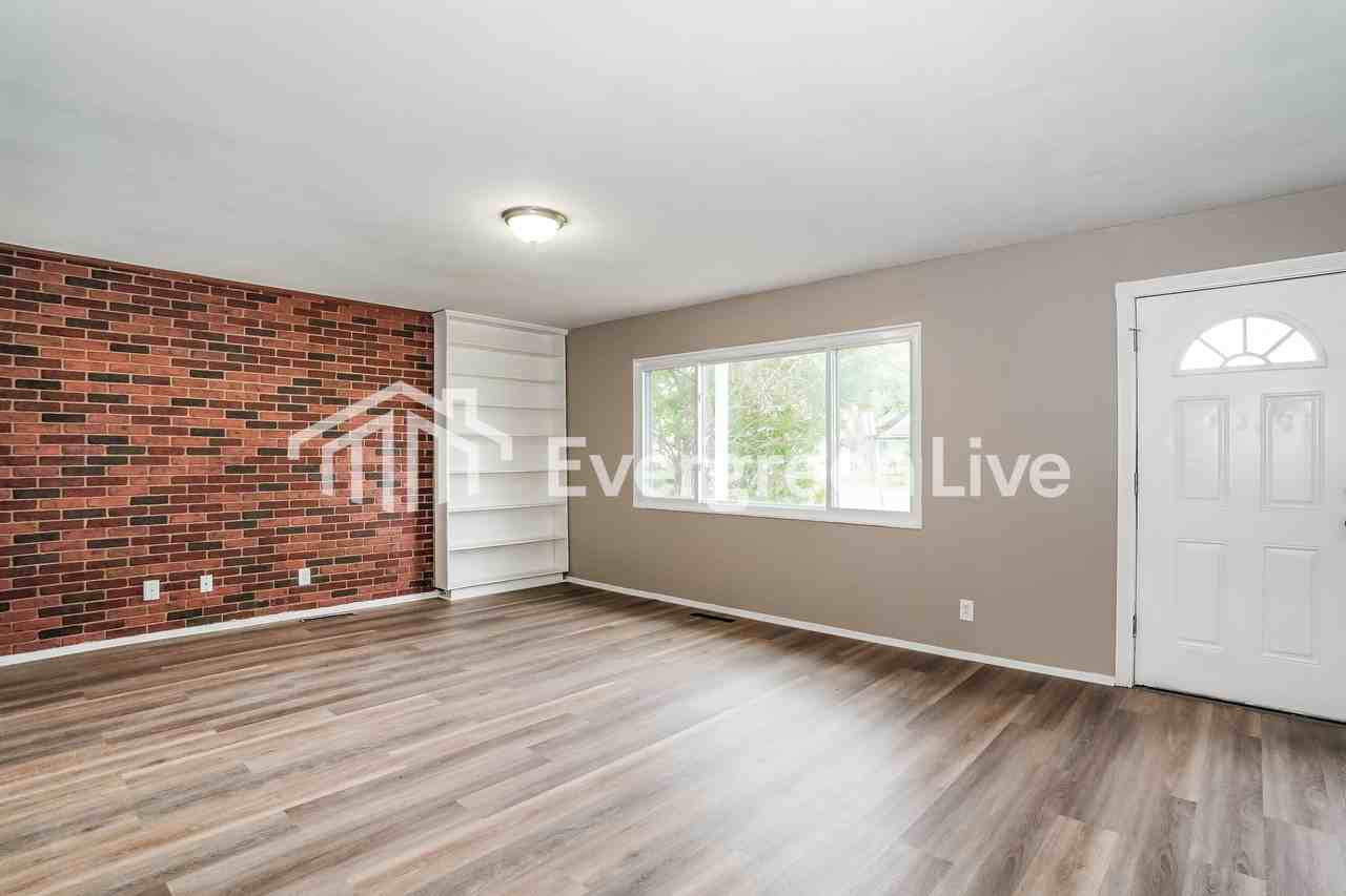 4420 Allen Dr - Photo 4 of 15