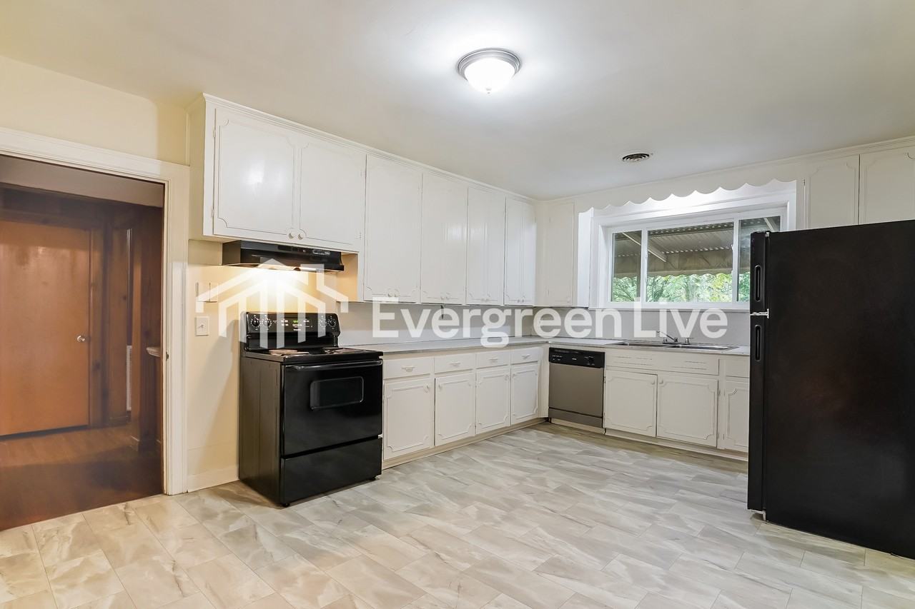 2732 Ashley Ave - Photo 3 of 15