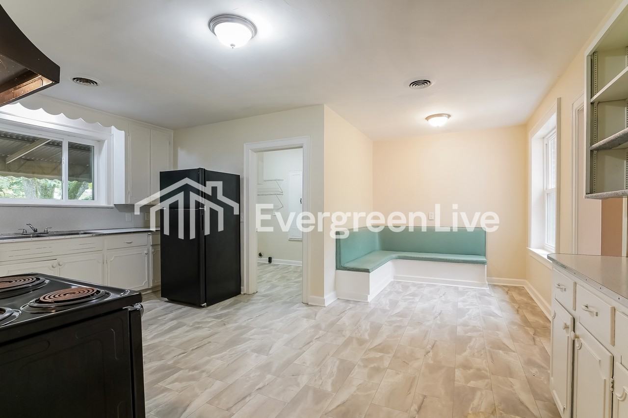 2732 Ashley Ave - Photo 4 of 15