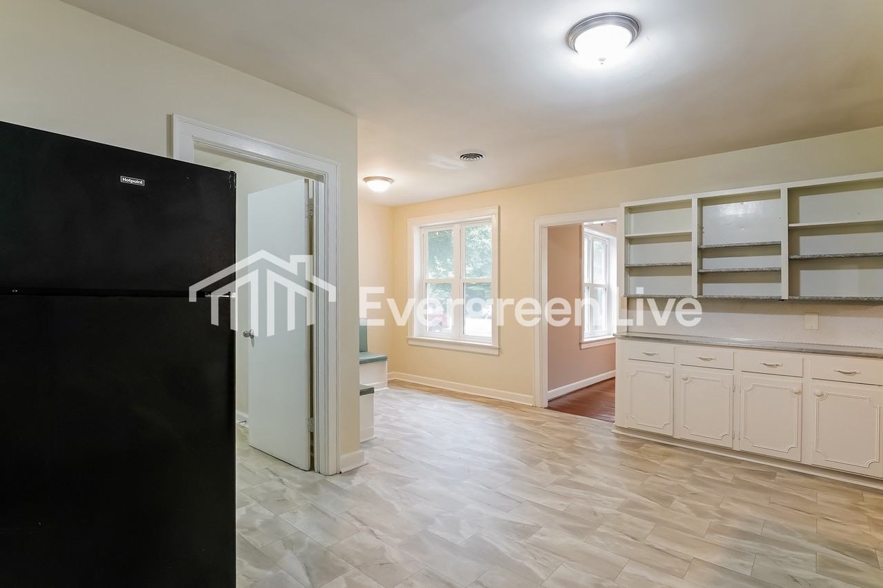 2732 Ashley Ave - Photo 5 of 15